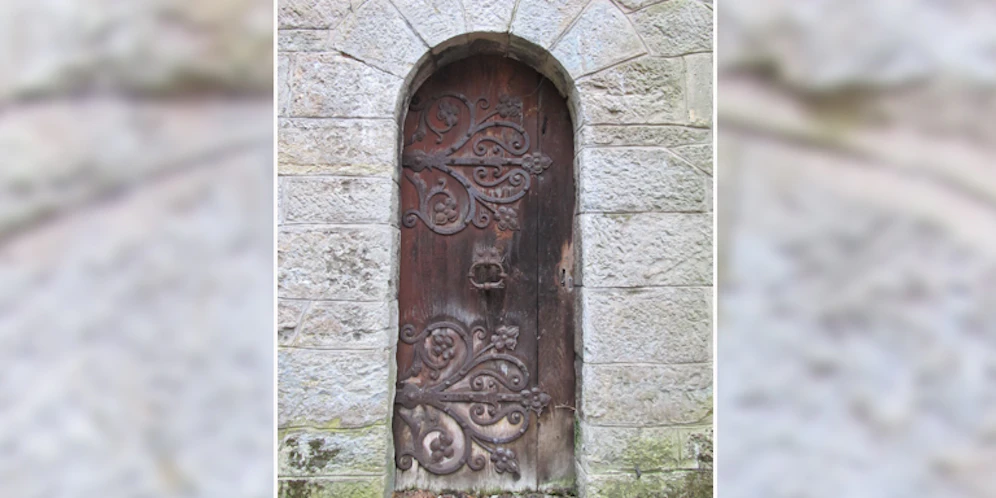 Die Nebeneingangstür des Schlosses Leopoldstein in Eisenerz wurde gestohlen.
