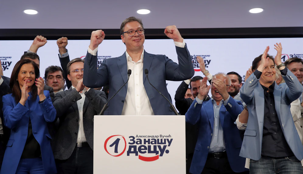 Der serbische Präsident Aleksandar Vucic bei der Wahl-Party am Sonntag.
