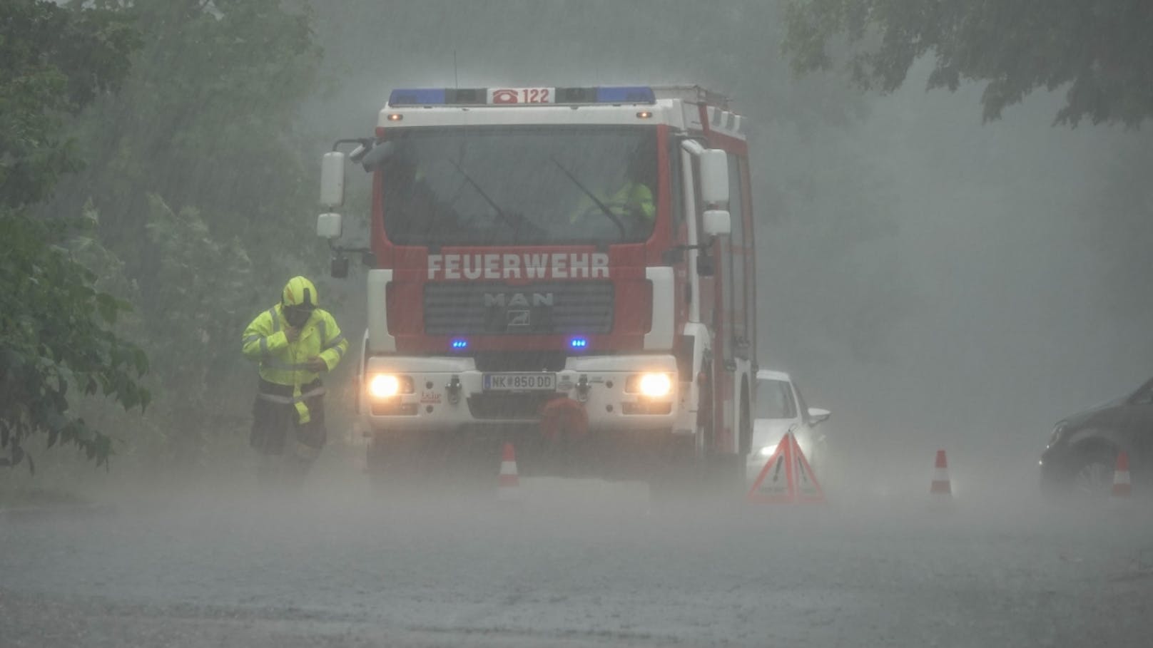 Eine heftige Gewitterfront traf am Samstagabend viele Teile Salzburgs. Die Feuerwehr musste ausrücken. (Archivbild)