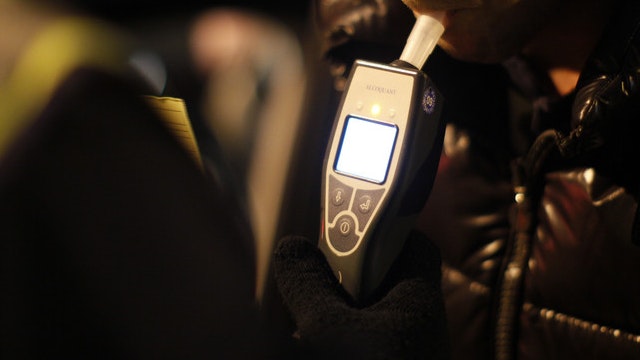 Eine Gruppe Biker wurde zum Alkotest gebeten. (Symbolbild). 