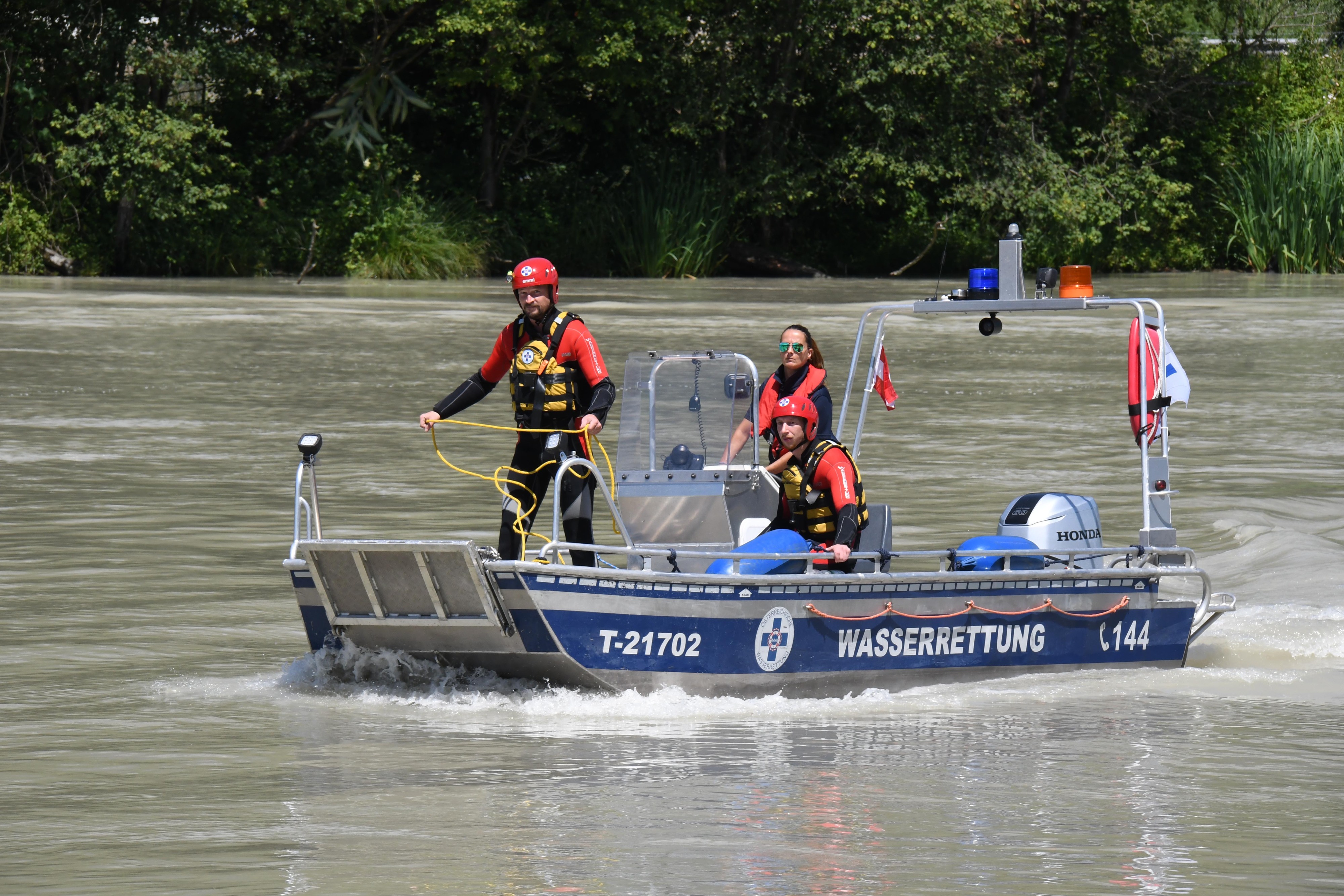 Auch Boote der Wasserrettung waren an der Suche beteiligt. Symbolbild.