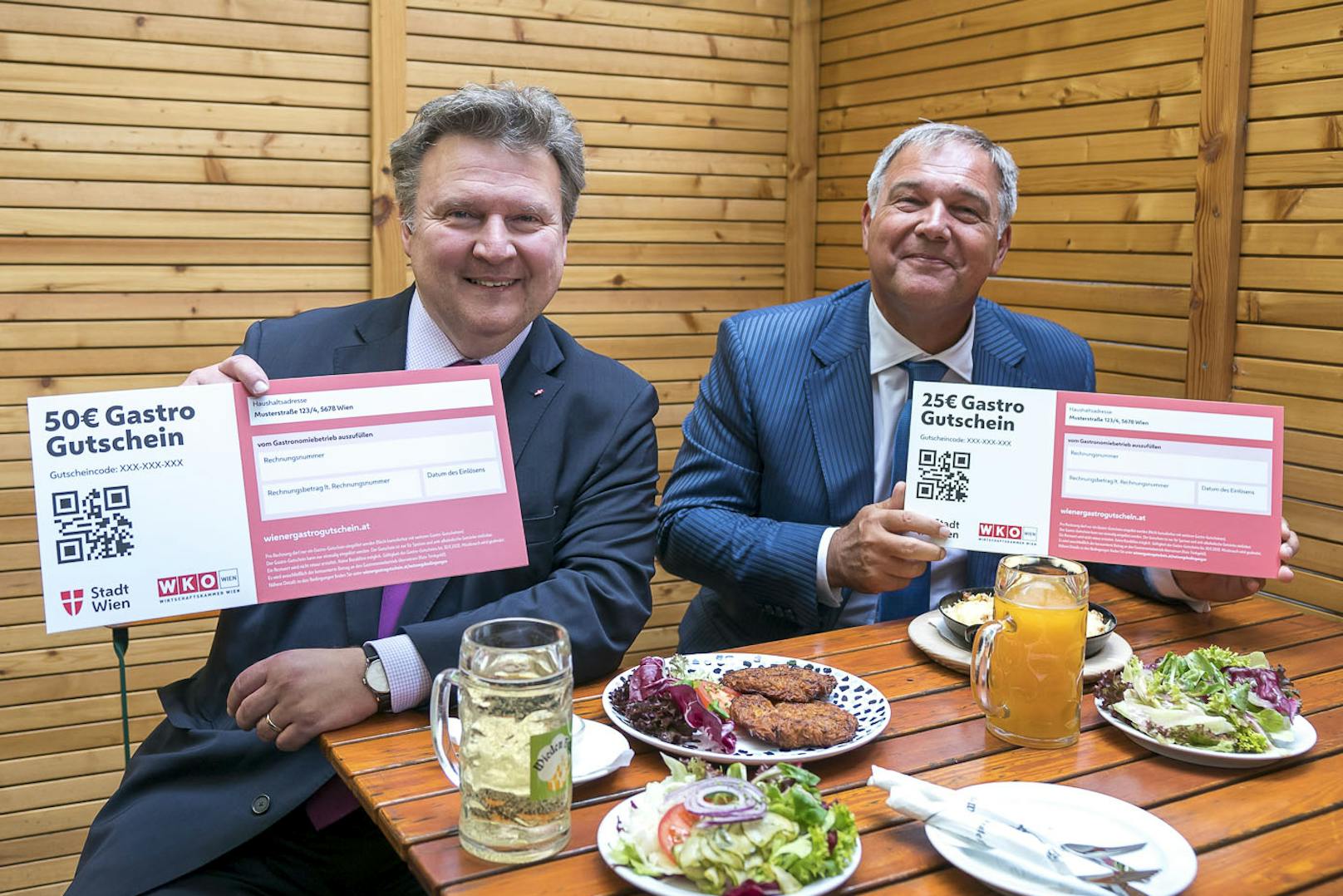 v.li.: Wiens Bürgermeister Michael Ludwig (SPÖ) und Wiens Wirtschaftkammer-Präsident Walter Ruck bei der Präsentation der Gastro-Gutscheine.