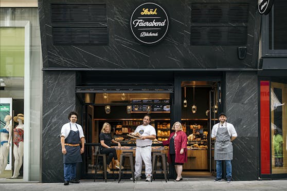 Das Team der "Ströck Feierabend-Bäckerei" tischt ein neues "Bio-Wiederbrot" auf.