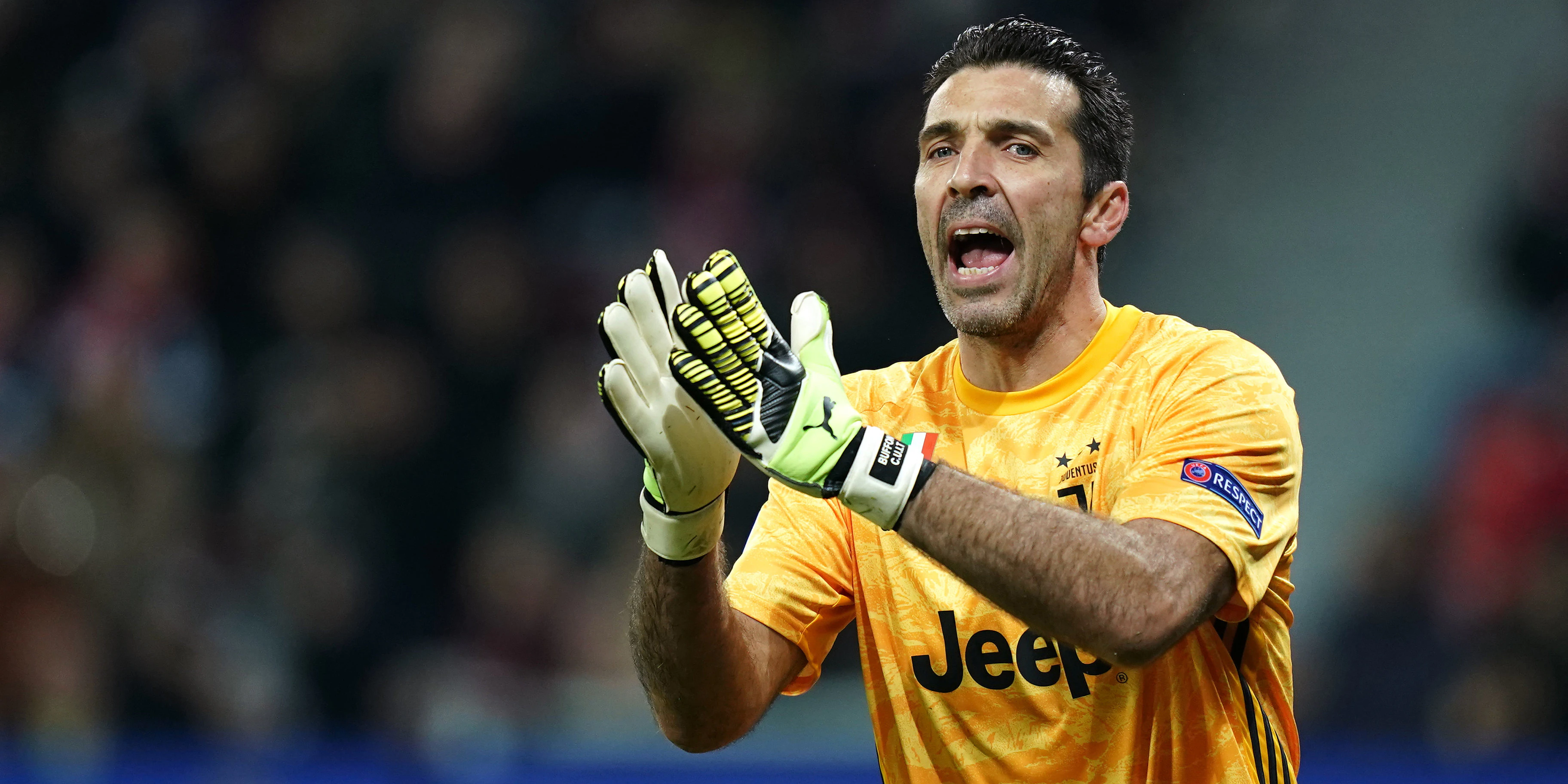 Gigi Buffon bleibt Profi-Kicker.