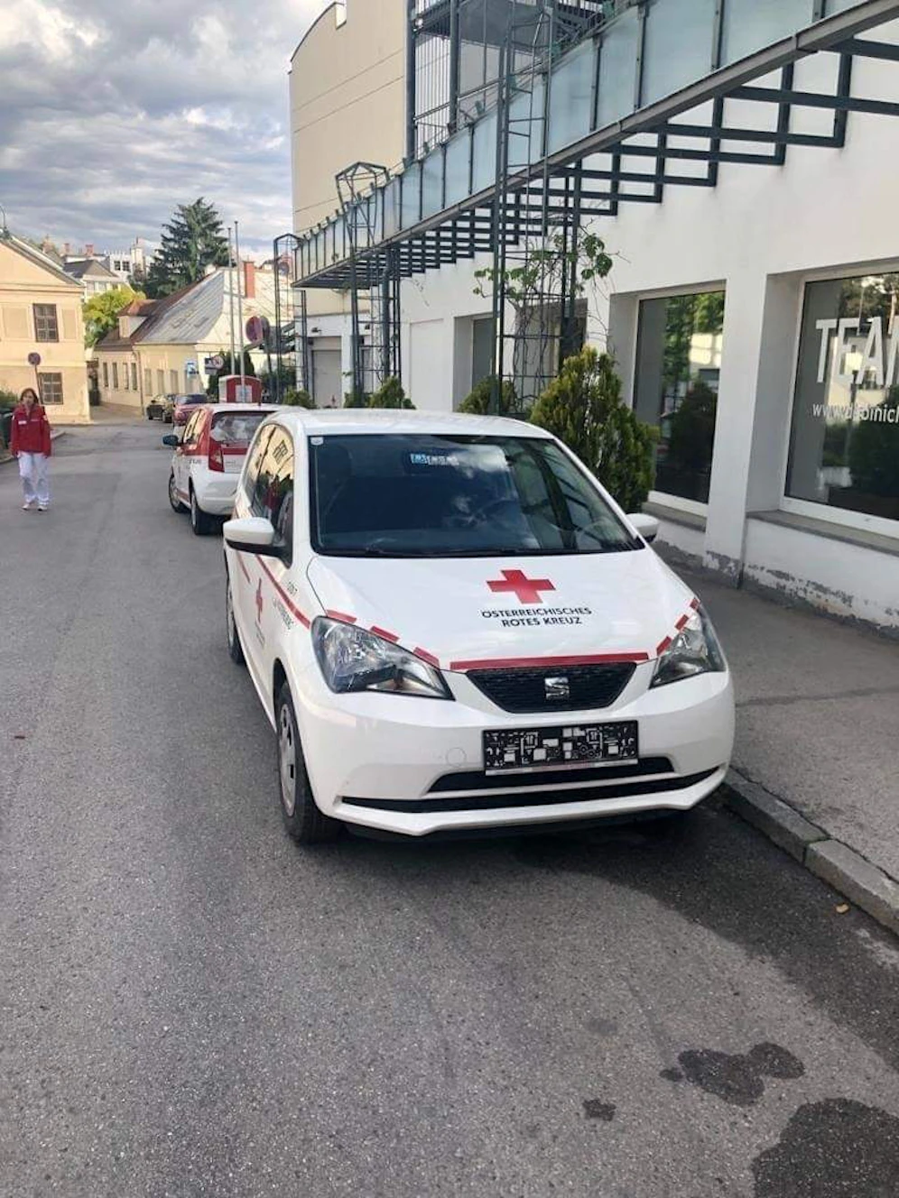 Kennzeichen wurden von diesem Rotkreuz-Auto gestohlen.