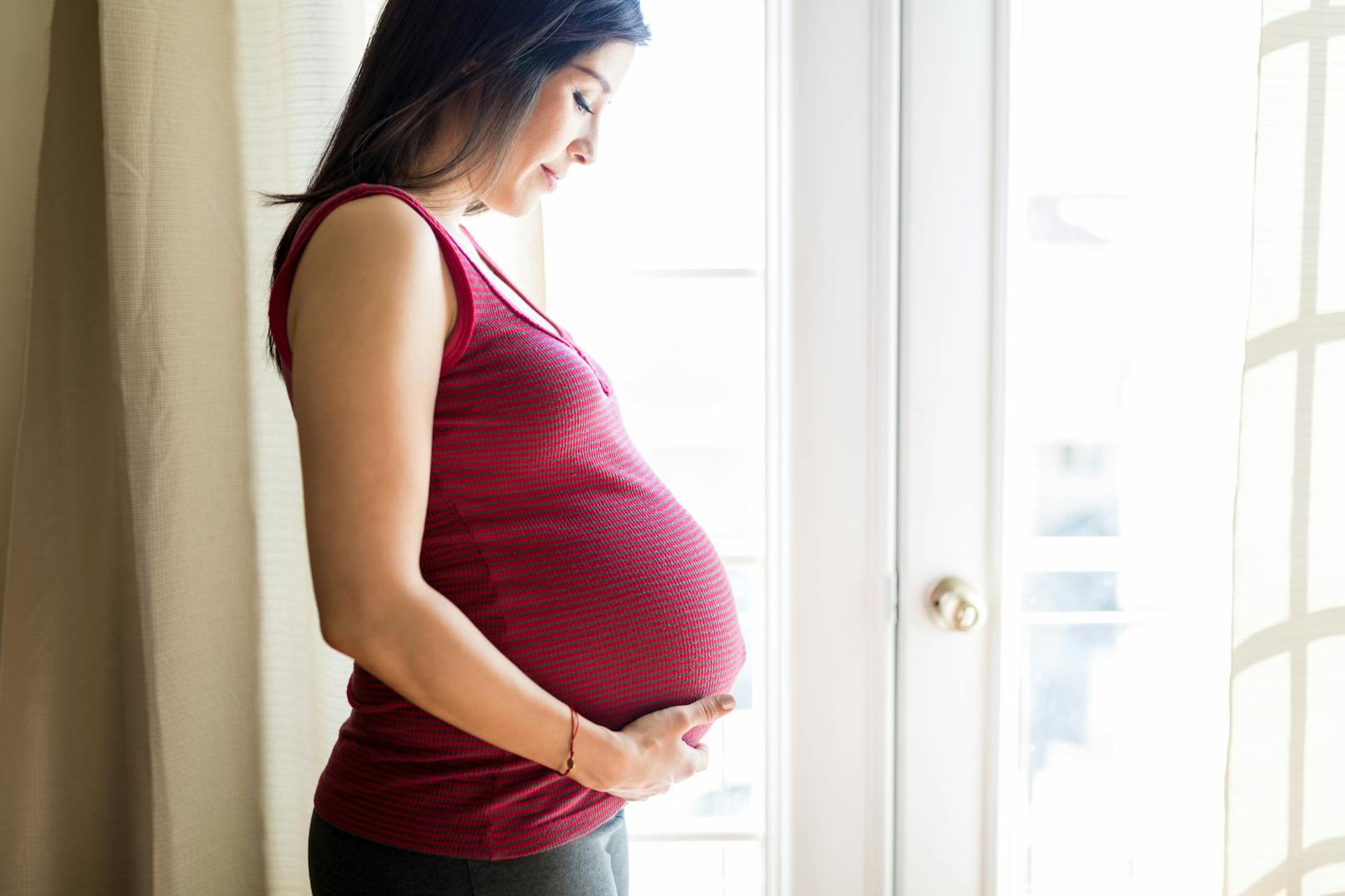 Schwangere müssen in der Corona-Pandemie verstärkt geschützt werden.