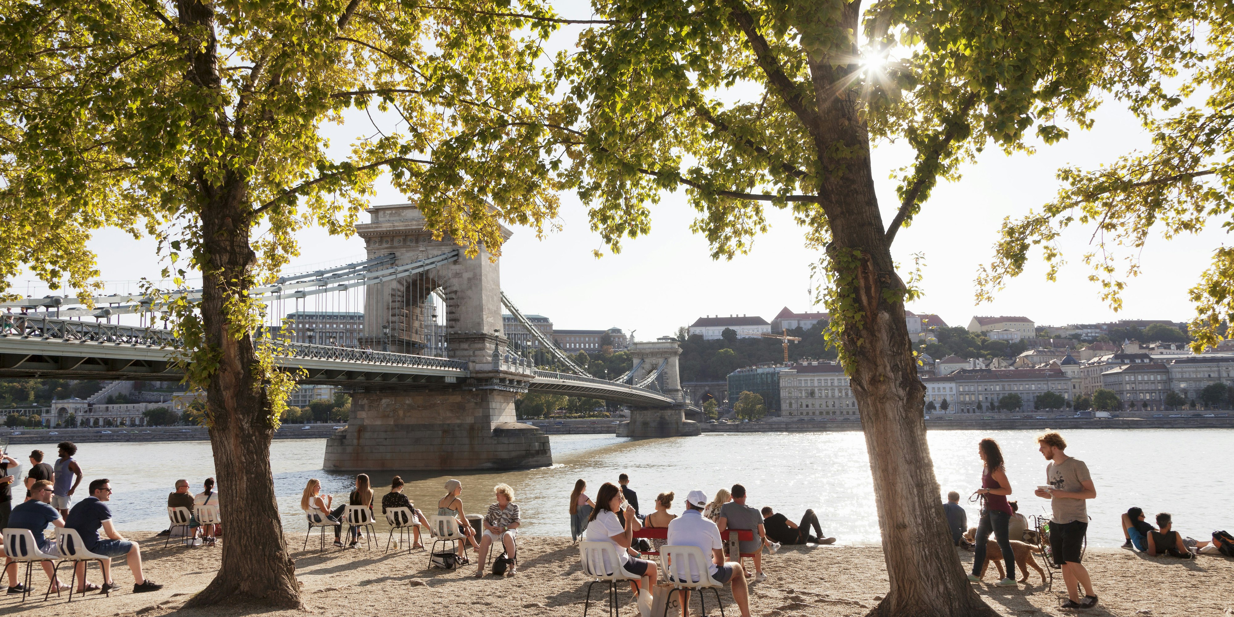 Eine Strandbar in Budapest: Zumindest diese Reiseziel dürfte für Österreicher fix sein.