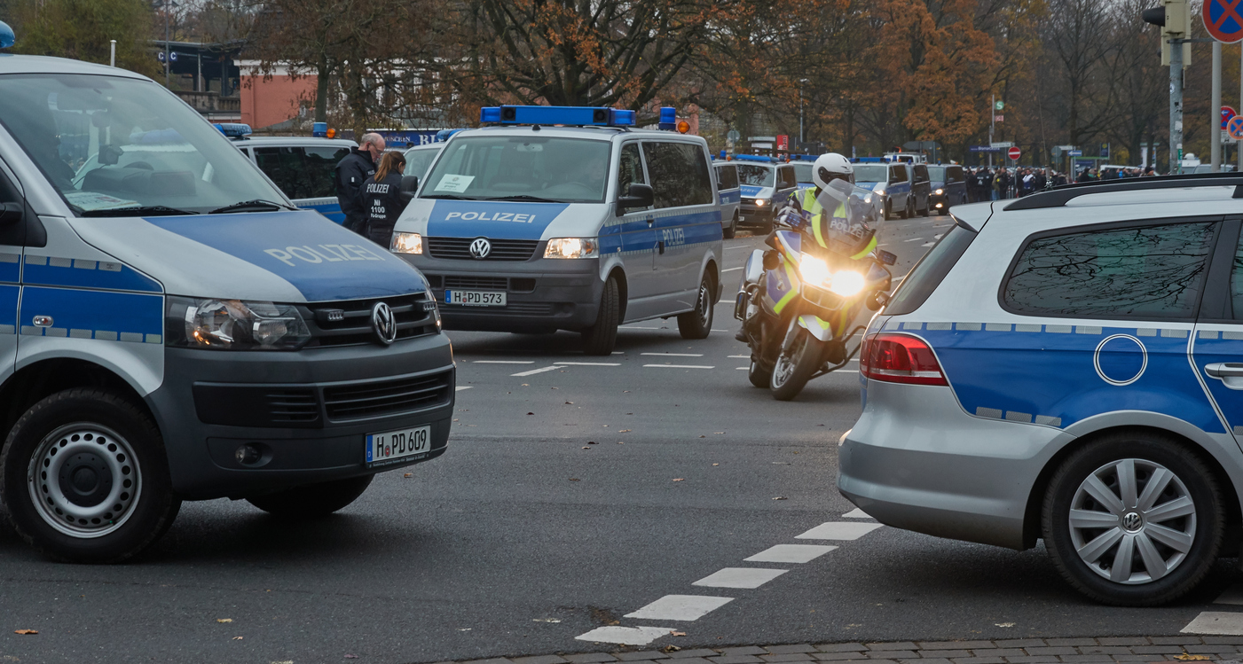 Wohnungen von insgesamt 13 Vereinsmitgliedern wurden am Dienstagmorgen durchsucht.