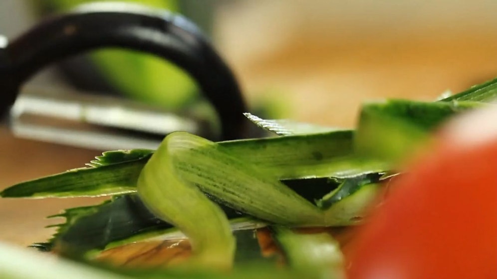 Die Gurkenschale enthält wichtige Ballaststoffe.