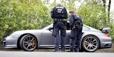 Polizei stoppt Porsche-Poser, ganze Terrasse jubelt