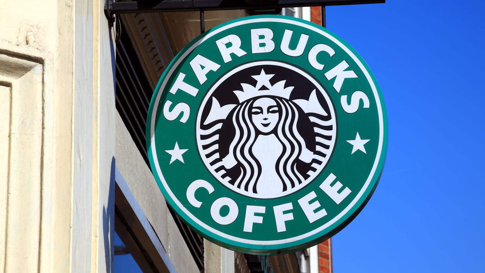 Die weltgrößte Café-Kette Starbucks will sich angesichts des Krieges gegen die Ukraine nach rund 15 Jahren komplett aus Russland zurückziehen.