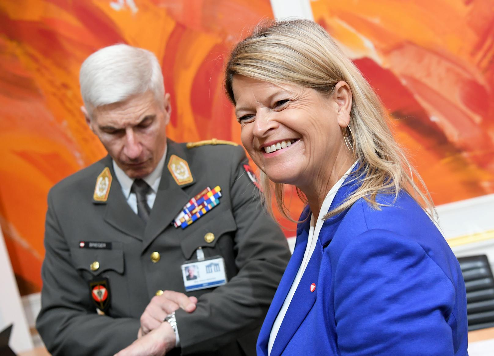 Verteidigungsministerin <strong>Klaudia Tanner</strong> (ÖVP)...