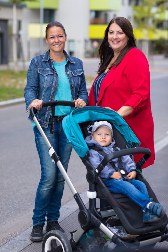 Mit der Erweiterung der Kritierien erleichtert Wohnbau- und Frauenstadträtin Kathrin Gaal (SPÖ, re.) alleinerziehenden Wienerinnen und Wienern den Zugang zu einer geförderten Wohnung und den Wiener Gemeindebauten.