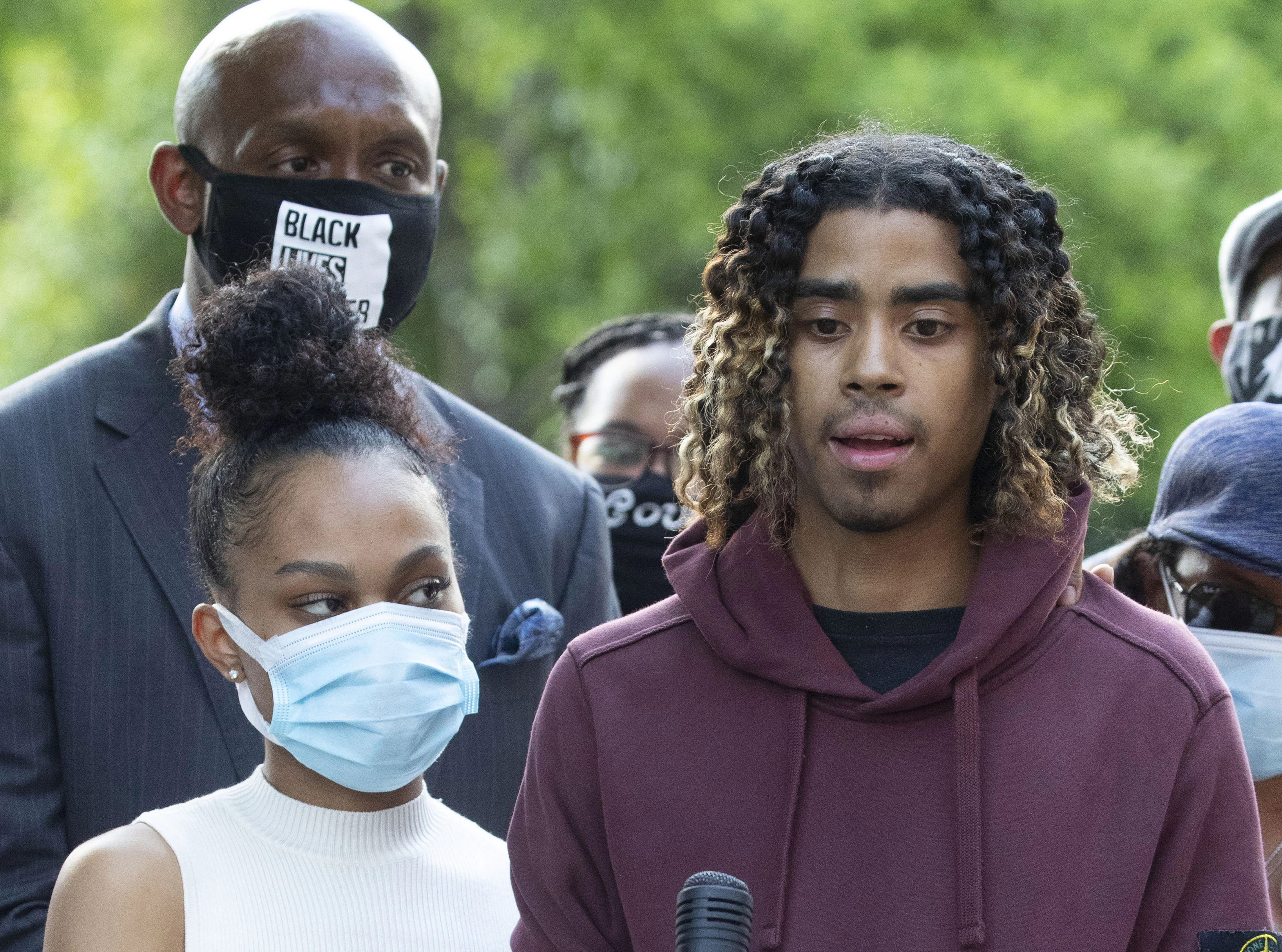 Taniyah Pilgrim und Messiah Young erzählen US-Medien vom traumatischen Moment, als sie von Polizisten in Atlanta aus einem Auto gezerrt wurden.