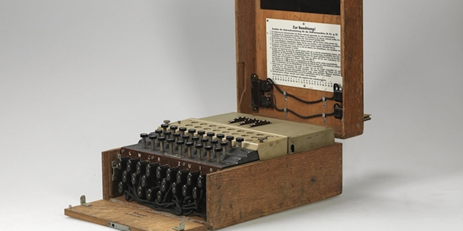 Enigma-Chiffriermaschine um 117.800 Euro versteigert