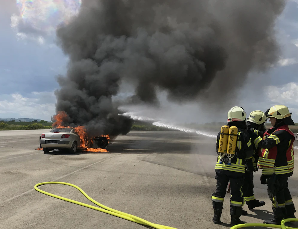 Die Feuerwehr im Löscheinsatz.