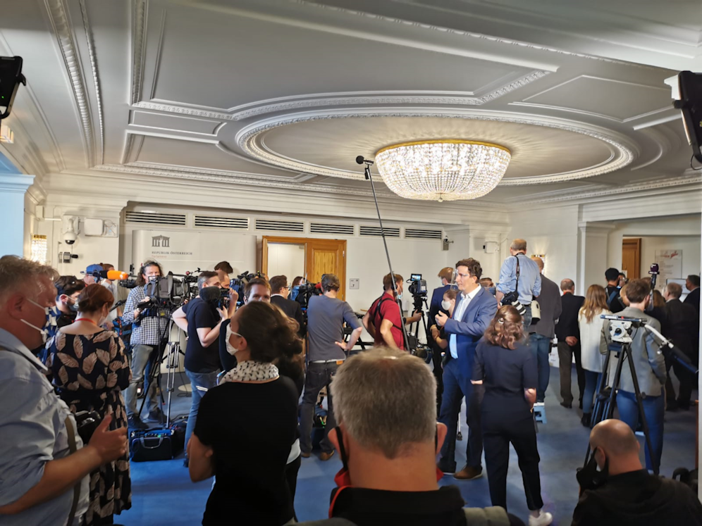 Bei U-Ausschuss herrscht großes Gedränge unter den Journalisten.