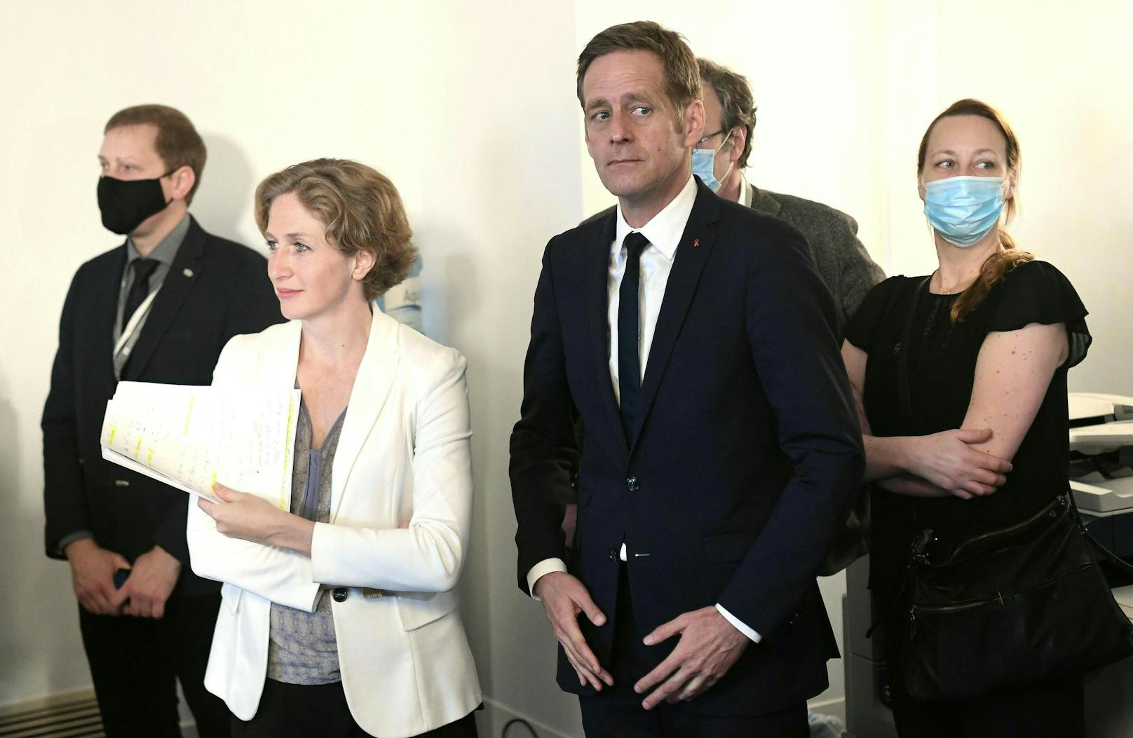 Stephanie Krisper (Neos) und Jan Krainer (SPÖ)