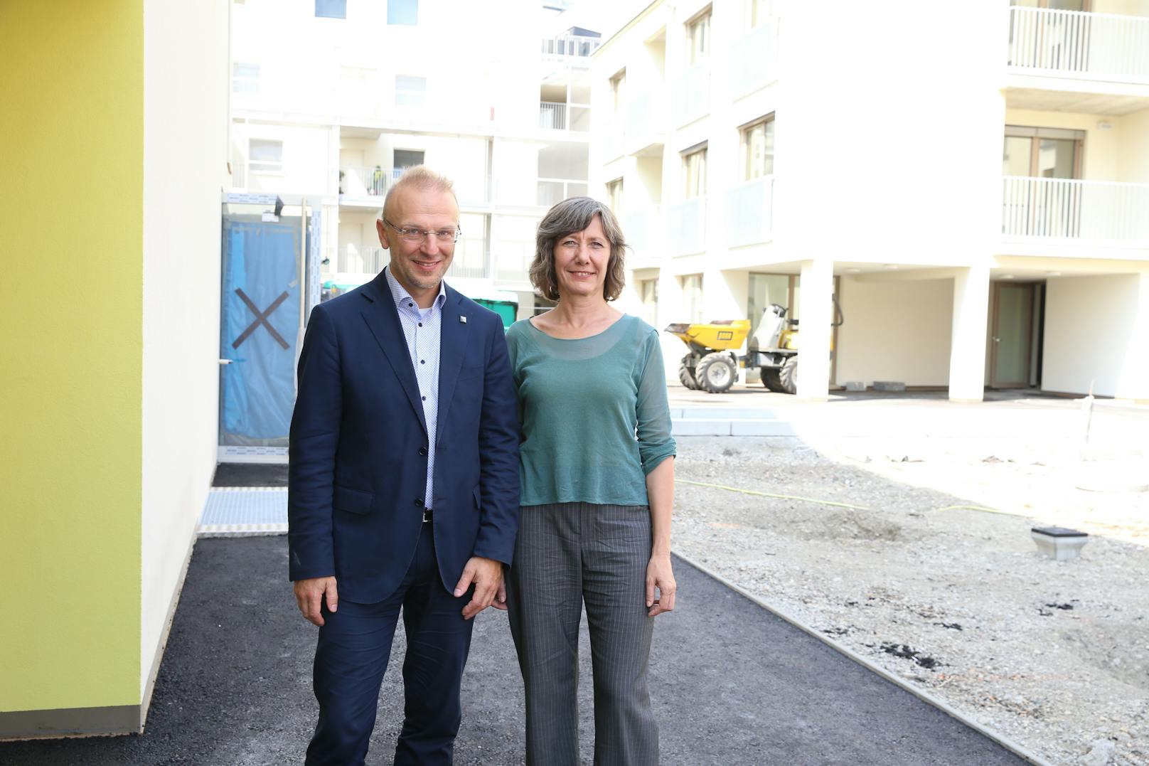 Der Leiter der Energieplanung Wien Bernd Vogl und Vizebürgermeisterin Birgit Hebein (G) stellten heute die Schritte zu den neuen Klimaschutzgebieten vor. 