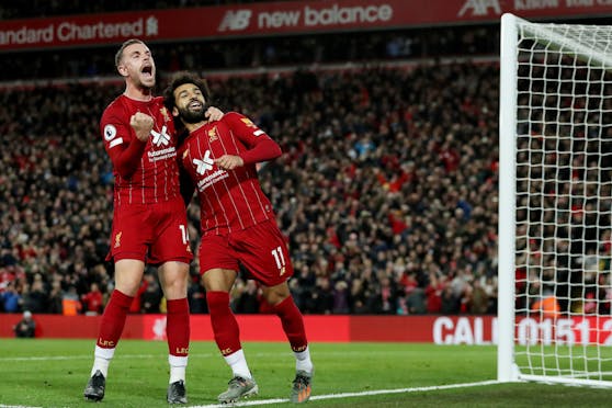 Jordan Henderson und Mo Salah jubeln.