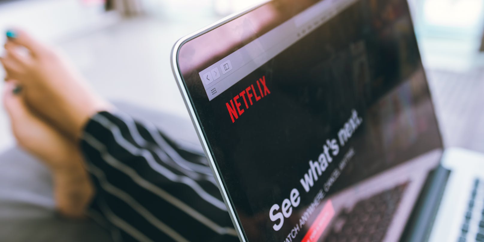 Gerade in der Corona-Krise war der Streaming-Anbieter Netflix äußerst beliebt.&nbsp;<a href="https://www.heute.at/s/netflix-gibt-dir-jetzt-beim-binge-watchen-gas-100095040">Der Streamingdienst hat damit begonnen, seine Plattform mit einer neuen Funktion auszustatten.</a>