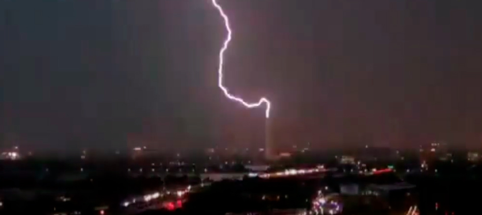 Blitze am Washington Monument