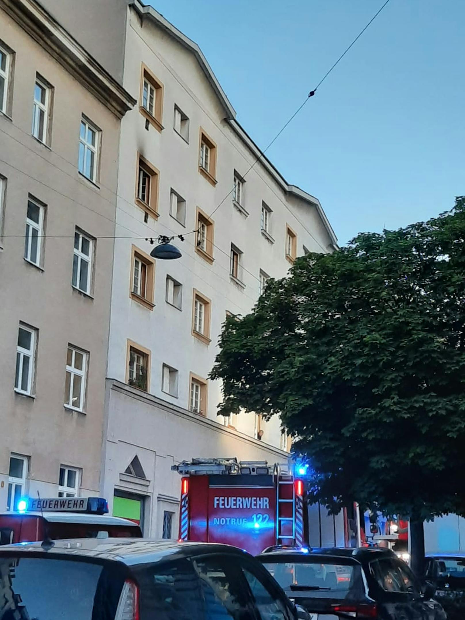 In der Alxingergasse in Wien-Favoriten kam es zu einem Feuerwehr-Großeinsatz.