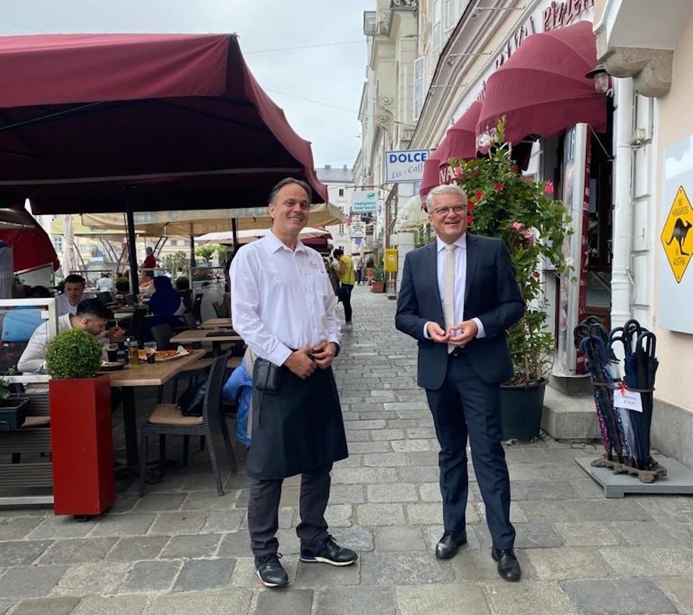 Bürgermeister Klaus Luger und&nbsp;Gastronom Ignazio Riva.