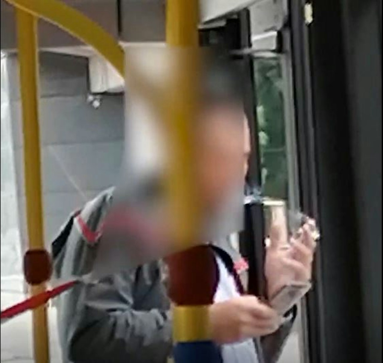 Heute.at - Rauchender Busfahrer zu Gast: Geben Sie eine Ruhe!