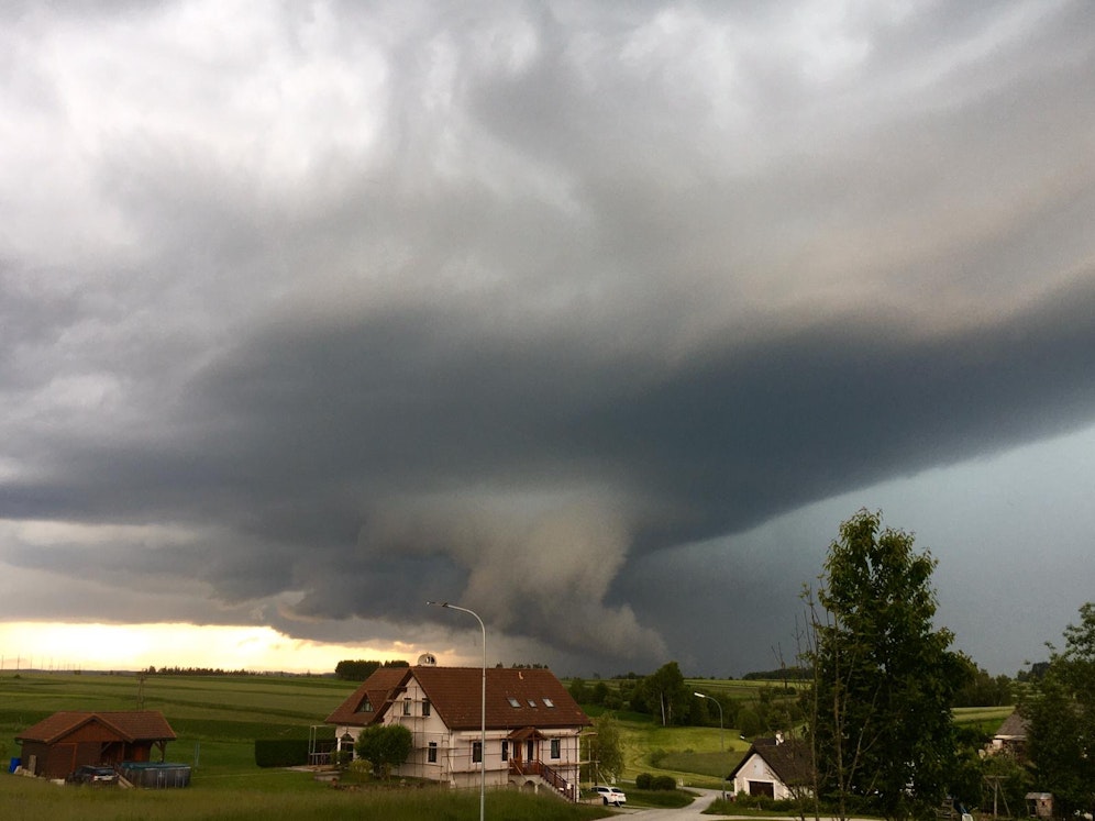 Mächtige Wolke über Schweiggers