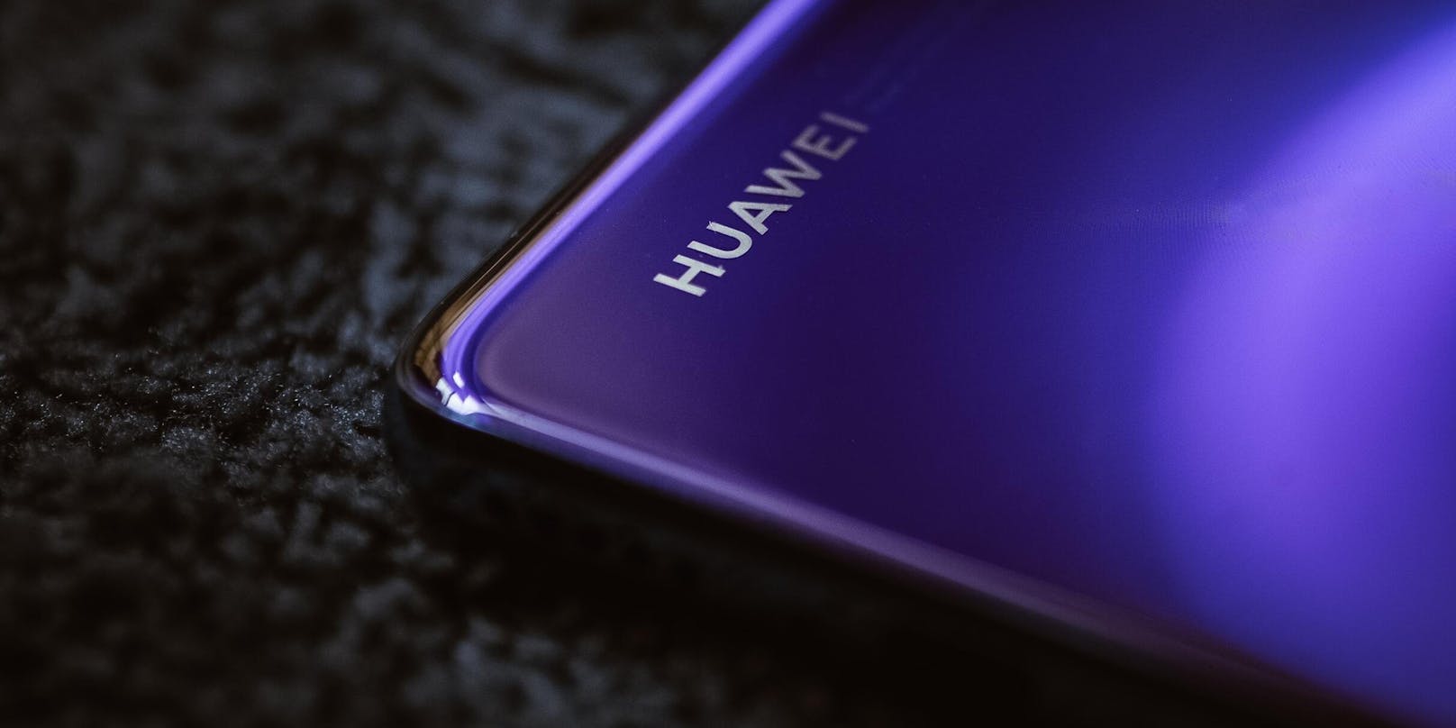  Ein aufgetauchtes Patent zeigt, dass eines der nächsten Huawei-Smartphones die Frontkamera unter dem Display verbauen könnte.