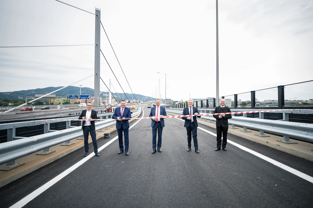  ASFINAG Regionalleiter Martin Pöchheim, Infrastrukturlandesrat Günther Steinkellner, Landeshauptmann Thomas Stelzer, Bürgermeister Klaus Luger, Vizebürgermeister Markus Hein.