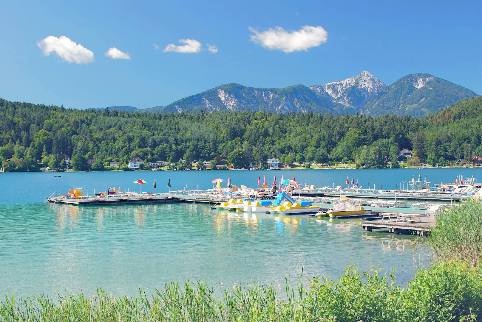 Klopeiner See (Kärnten): Der Klopeiner See ist einer der wärmsten Seen Europas, mit 28°C Wassertemperatur. Am Seeufer haben sich Strandbäder mit Seezugang angesiedelt. Das Sportangebot lässt keine Wünche offen. 