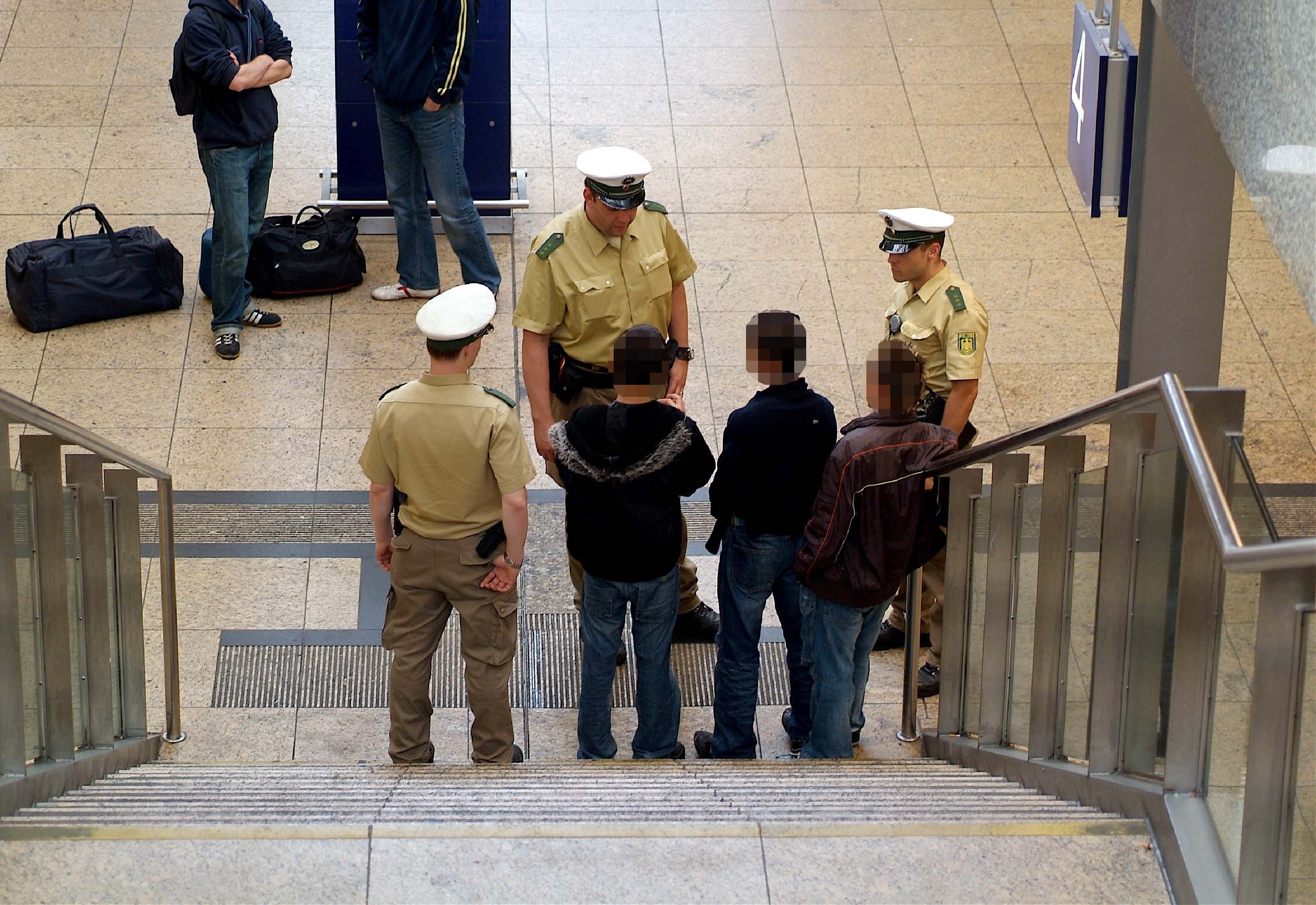 Die Polizisten wurden von dem 15-Jährigen wüst beschimpft.
