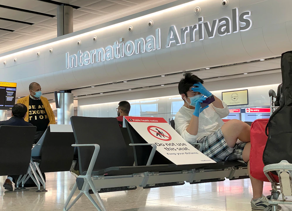 Wartende am Londoner Flughafen Heathrow.