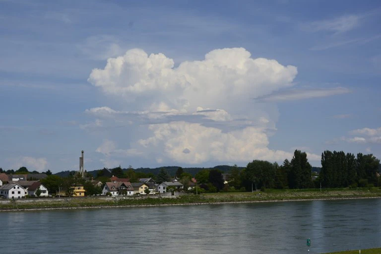 Gewitterwolke bei Zwentendorf, von Ybbs an der Donau aus gesehen