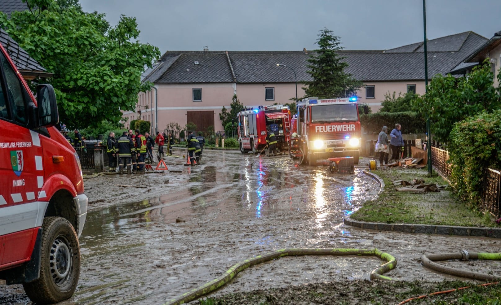 Ein kräftiges Hagel-Gewitter verursachte am Sonntag im Osten Österreichs enorme Schäden.