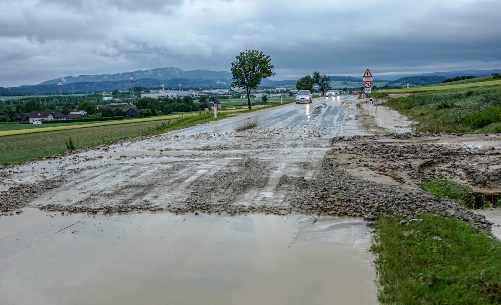 Ein kräftiges Hagel-Gewitter verursachte am Sonntag im Osten Österreichs enorme Schäden.