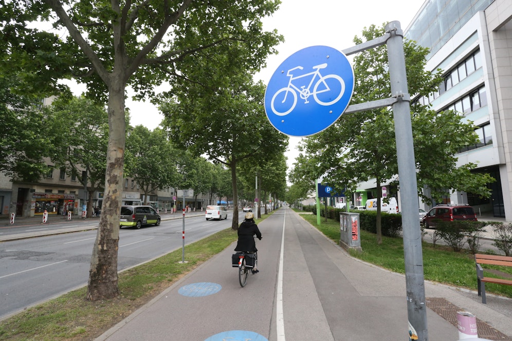 Auf den Pop Up-Radwegen auf der Praterstraße, Lassallestraße (Bild) und der Wagramer Straße hat es sich nun ausgeradelt. Drei temporäre Begegnungszonen wurden hingegen vorerst bis Ende des Jahres verlängert.
