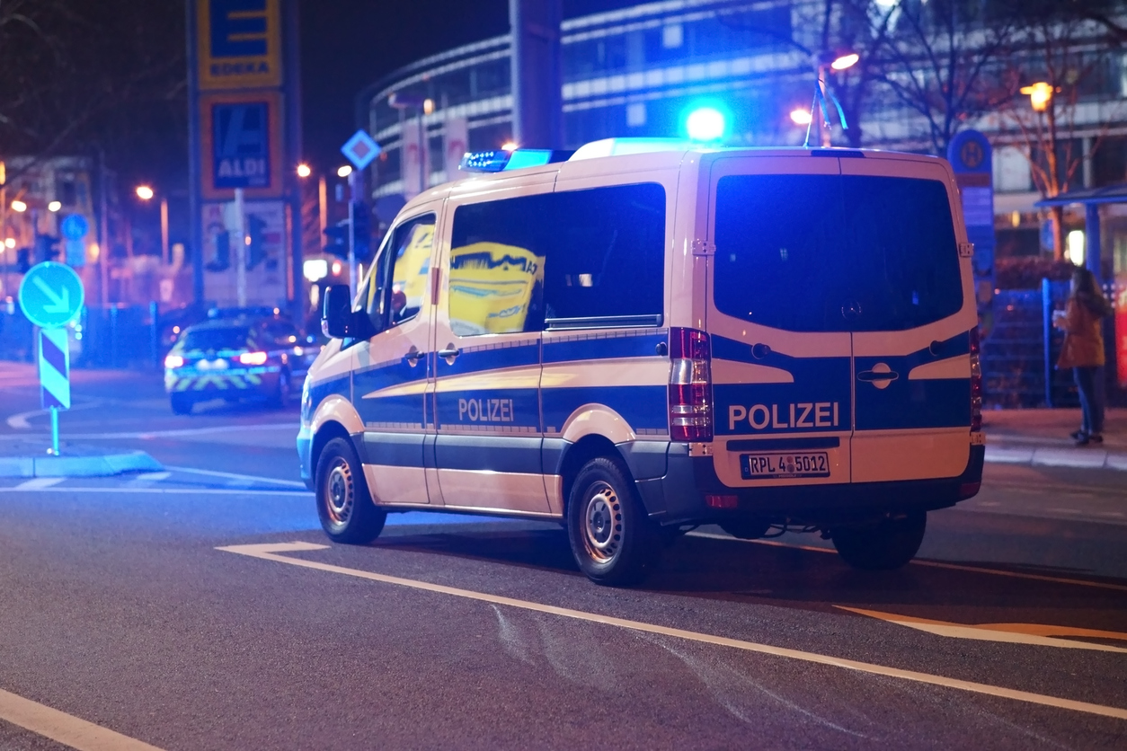 Die Polizei konnte den mutmaßlichen Täter noch in der Wohnung festnehmen.