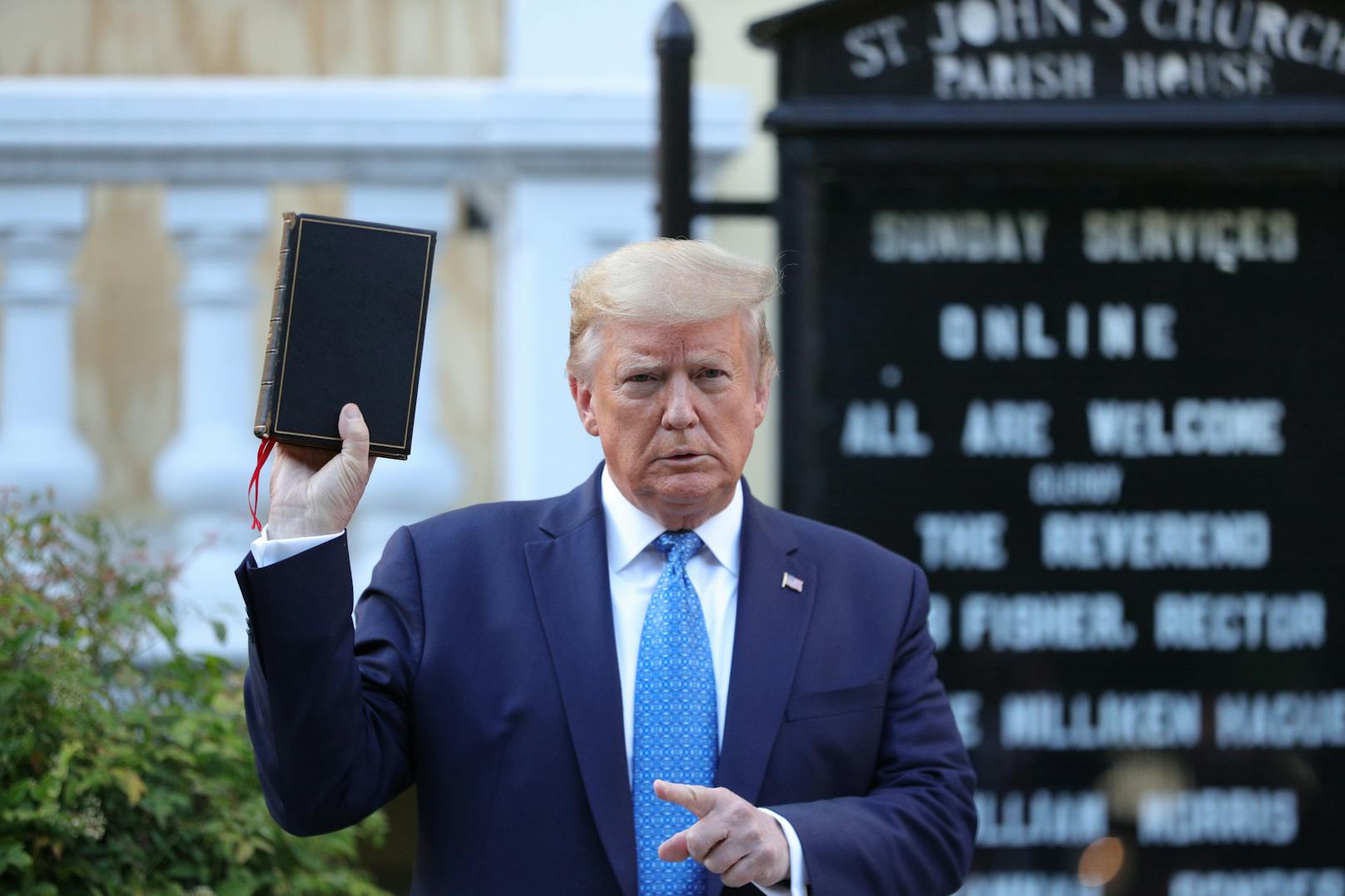 Trump ließ einen Protest mit Tränengas auflösen, um mit einer Bibel zu posieren.