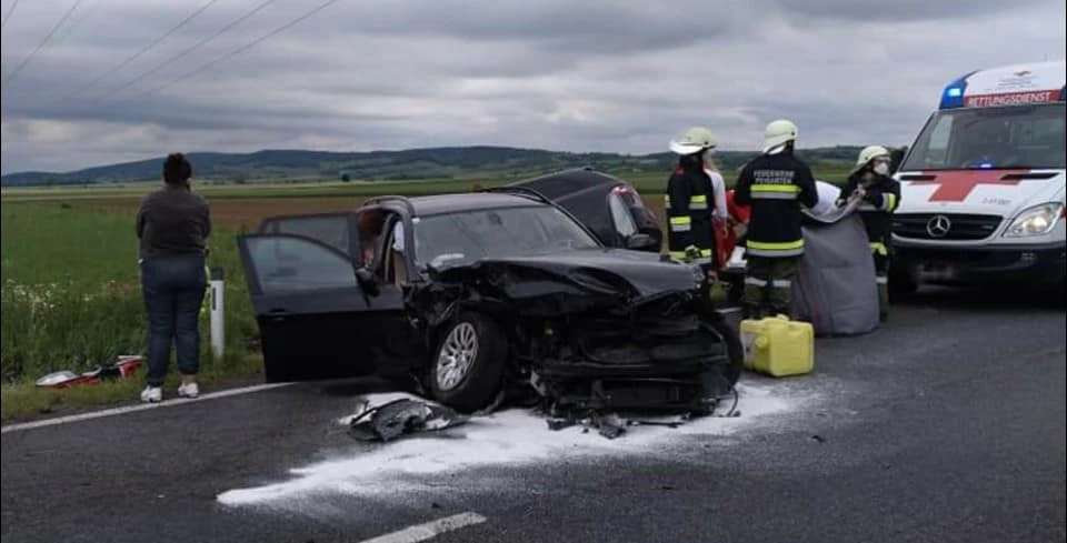 Sechs Verletzte bei Unfall.