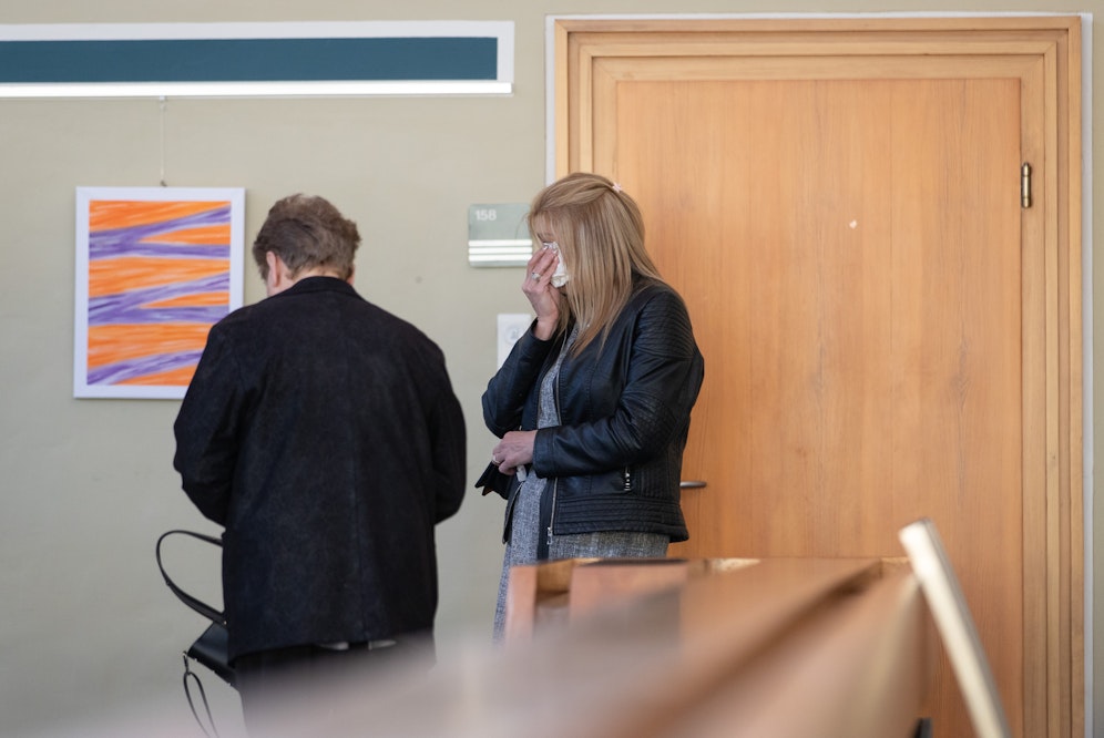 Die Mutter weinte beim Prozess.