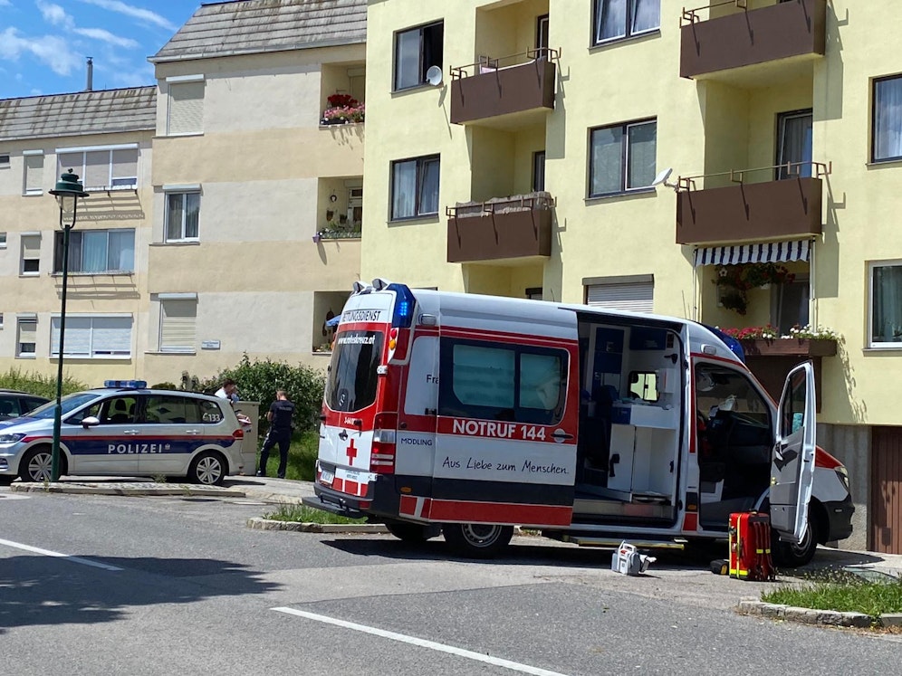 Frau starb nach Sturz aus Fenster