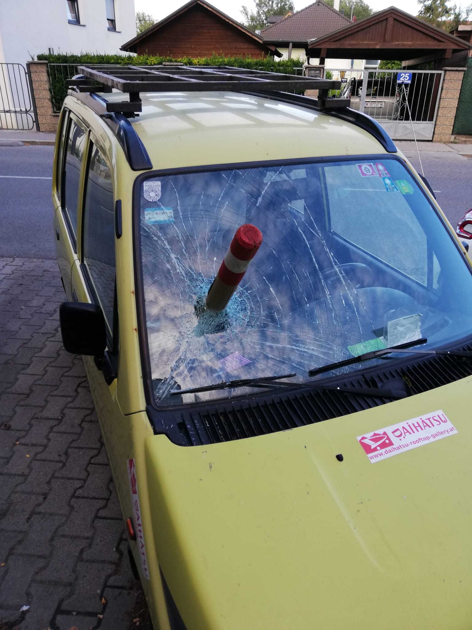 Ein Leser ist verärgert über den Vandalismus.