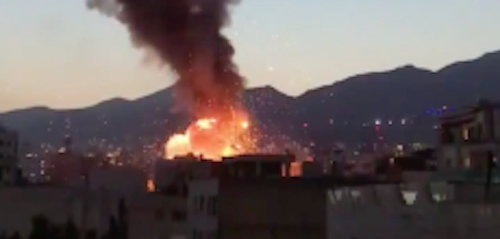 Feuer in Teheran: Video zeigt Explosion in Krankenhaus
