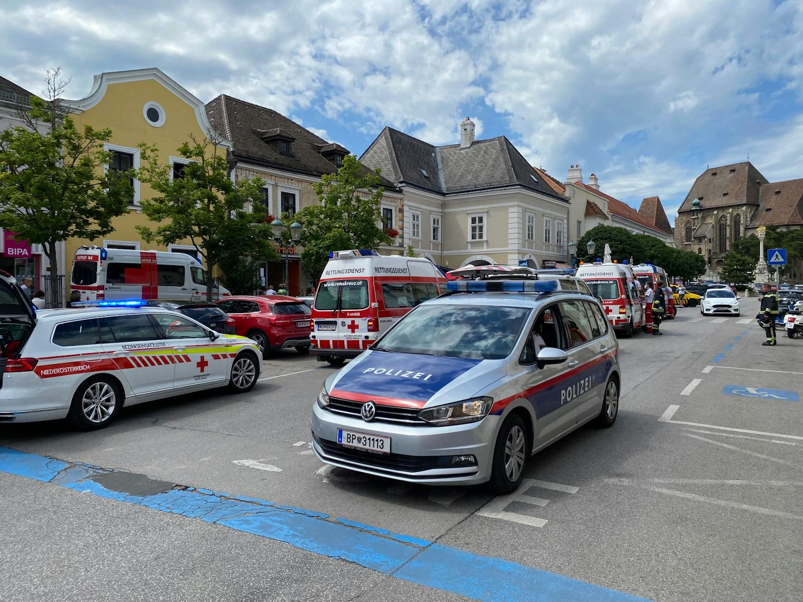 Auto fuhr in Schanigarten in Perchtoldsdorf