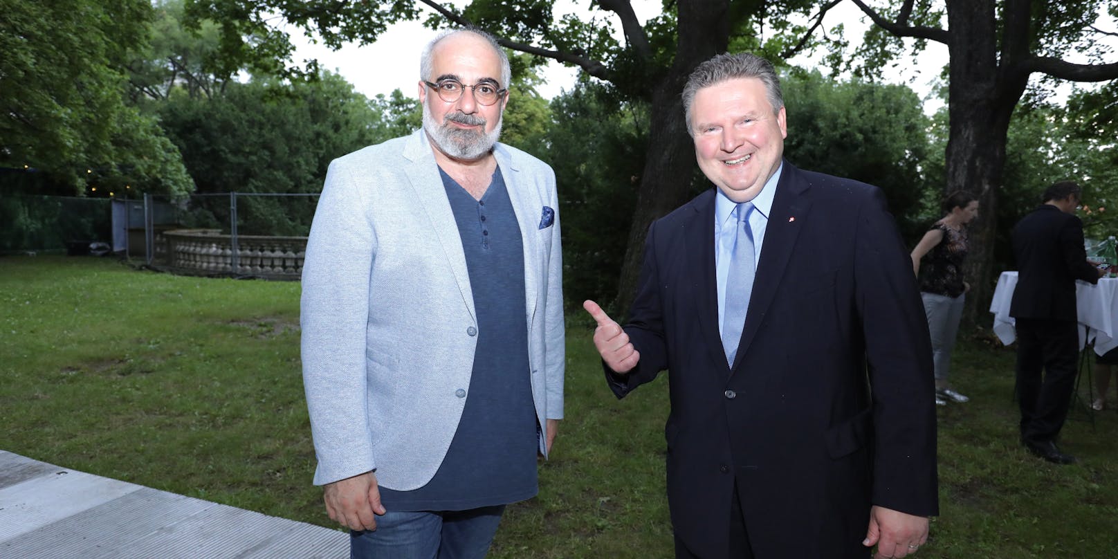Michael Niavarani mit Bürgermeister Michael Ludwig.