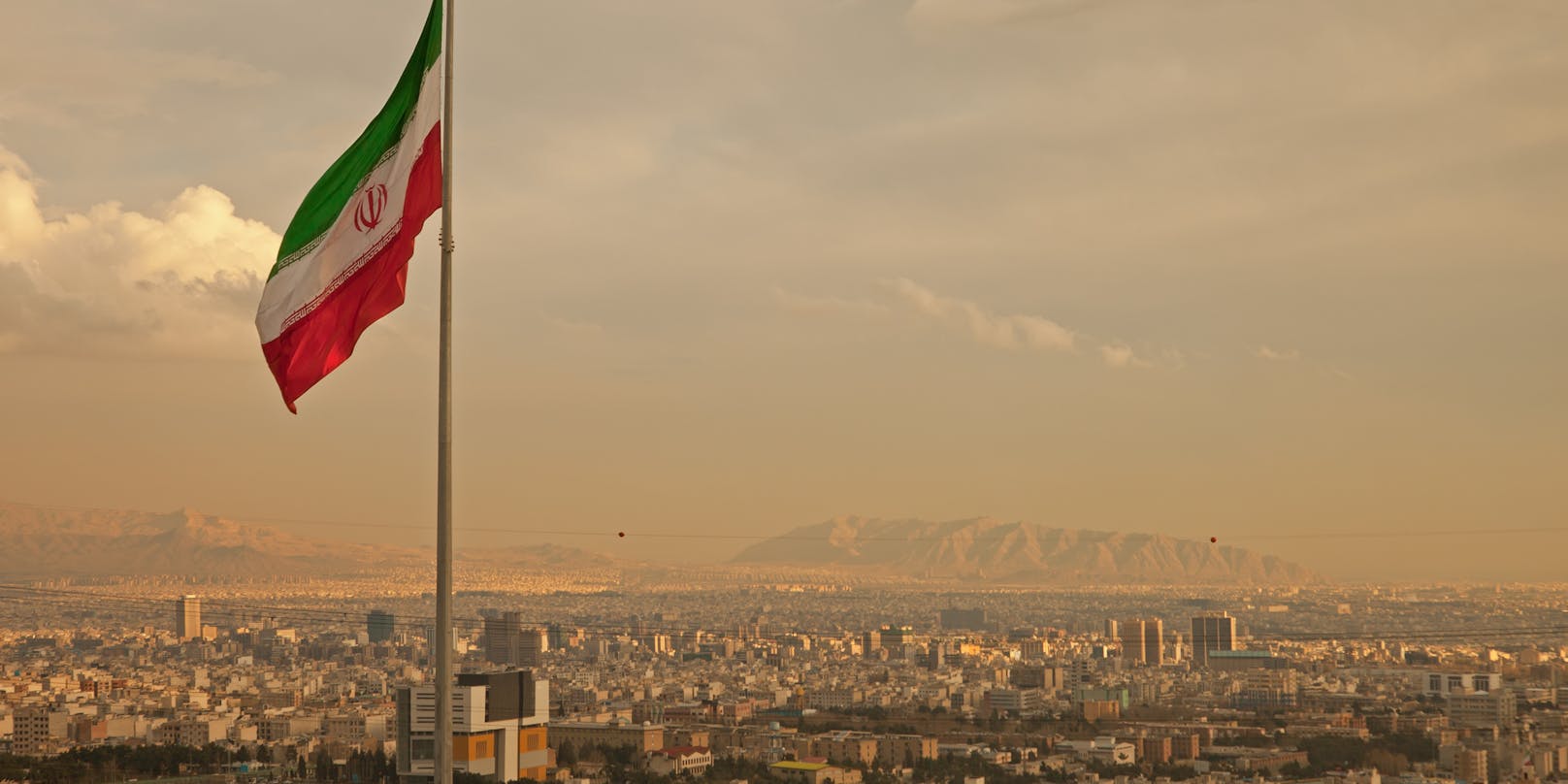 Die iranische Hauptstadt Teheran wurde am Dienstagabend von einer heftigen Explosion erschüttert