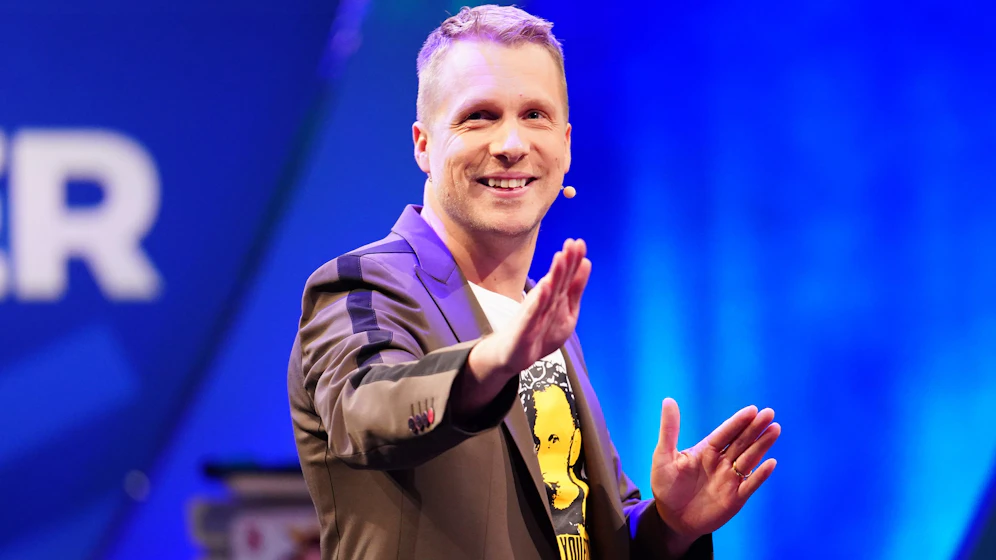 TV-Comedian <strong>Oliver Pocher</strong> glaubt, dass Schlagersänger Michael Wendler schon bald ohne seine Frau Laura dastehen könnte.